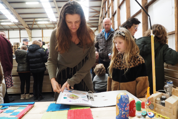 Inspiratie van de nieuwe generatie: expositie groep 7 en 8 over Gooskens Hout